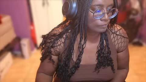 Snapshot of naomifux chatting on 10-15-25, 10:15 Naomi online show from 10-15-25, 10:15