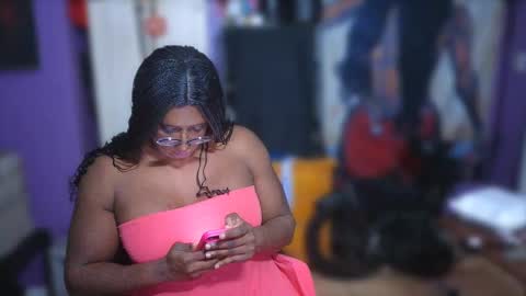 Snapshot of naomifux chatting on 10-16-25, 06:25 Naomi online show from 10-16-25, 06:25