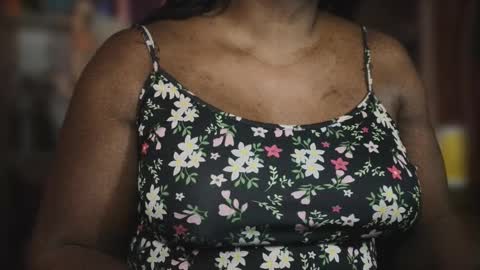 Snapshot of naomifux chatting on 11-12-25, 10:15 Naomi online show from 11-12-25, 10:15