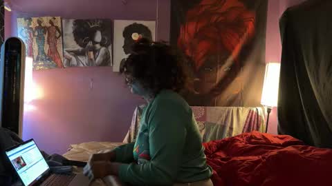 Snapshot of naomifux chatting on 12-15-25, 09:52 Naomi online show from 12-15-25, 09:52