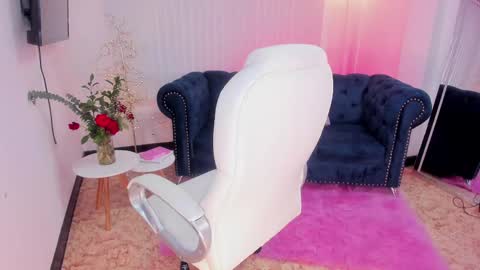 Naomi Campbell online show from 02-16-25, 04:42