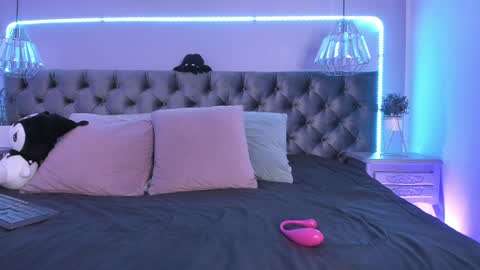 Naomi online show from 12-11-24, 04:09