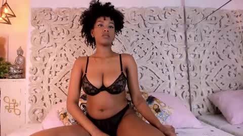 Snapshot of naomikross chatting on 02-06-26, 01:47 Naomi online show from 02-06-26, 01:47