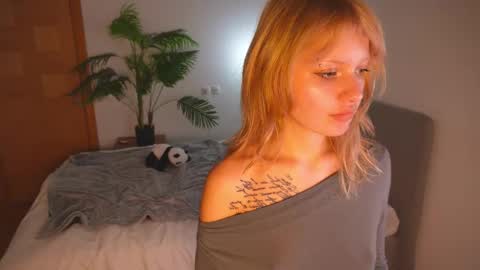 Snapshot of naomirosy chatting on 02-12-26, 07:20 naomirosy online show from 02-12-26, 07:20