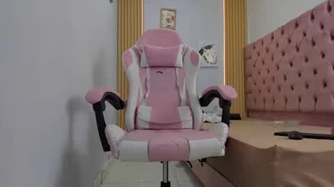 naomis_35 online show from 09-22-25, 08:22