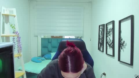 naomy online show from 12-17-25, 01:22