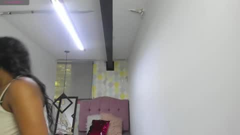 Snapshot of naomy__smith__ chatting on 03-01-25, 12:23 N A O M Y online show from 03-01-25, 12:23