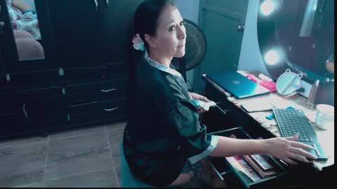 Snapshot of naomy_mature chatting on 02-11-26, 12:10 Naomy online show from 02-11-26, 12:10