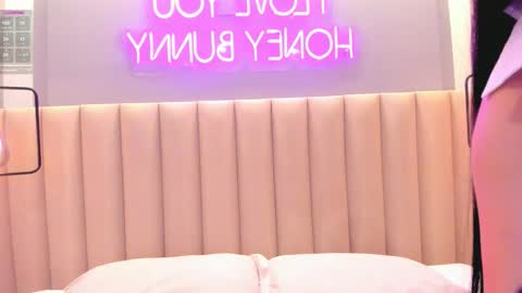 Naomy  online show from 10-15-25, 09:48