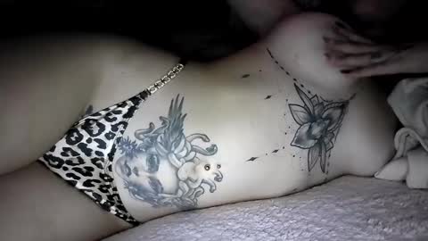 Snapshot of naomyt chatting on 09-28-25, 11:32 ninati online show from 09-28-25, 11:32