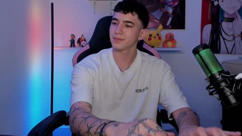 Snapshot of naranjo_seb chatting on 12-16-24, 05:06 sebastian online show from 12-16-24, 05:06