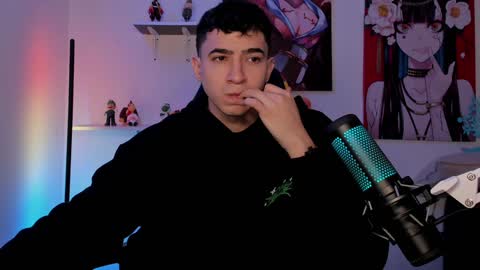 Snapshot of naranjo_seb chatting on 12-17-24, 02:01 sebastian online show from 12-17-24, 02:01