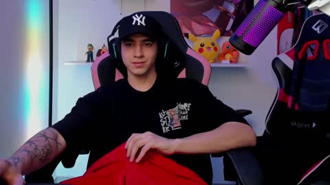 Snapshot of naranjo_seb chatting on 12-29-24, 03:24 sebastian online show from 12-29-24, 03:24