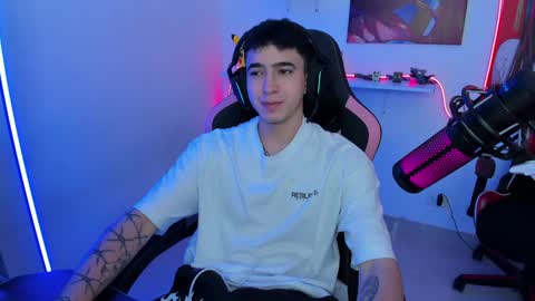 Snapshot of naranjo_seb chatting on 02-04-25, 05:53 sebastian online show from 02-04-25, 05:53