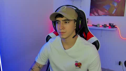 Snapshot of naranjo_seb chatting on 02-05-25, 06:24 sebastian online show from 02-05-25, 06:24