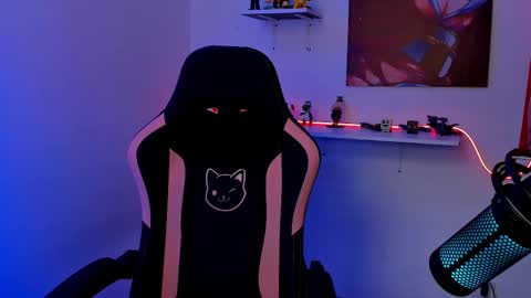 Snapshot of naranjo_seb chatting on 02-19-25, 05:16 sebastian online show from 02-19-25, 05:16