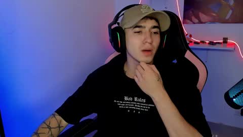 Snapshot of naranjo_seb chatting on 02-25-25, 05:52 sebastian online show from 02-25-25, 05:52