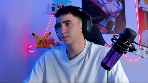 Snapshot of naranjo_seb chatting on 03-11-25, 05:27 sebastian online show from 03-11-25, 05:27