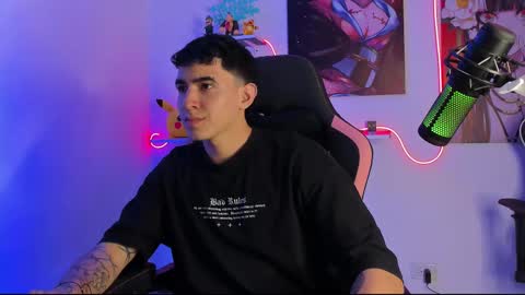 Snapshot of naranjo_seb chatting on 03-12-25, 03:13 sebastian online show from 03-12-25, 03:13