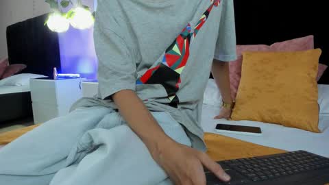 Snapshot of nascary_fox chatting on 09-13-25, 08:08 Nascary Fox online show from 09-13-25, 08:08