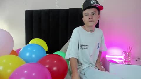 Snapshot of nascary_fox chatting on 09-25-25, 08:12 Nascary Fox online show from 09-25-25, 08:12