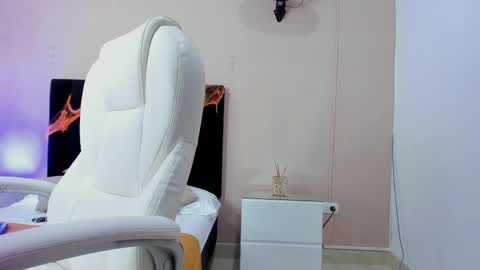 Snapshot of nascary_fox chatting on 10-10-25, 07:46 Nascary Fox online show from 10-10-25, 07:46