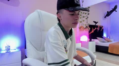 Snapshot of nascary_fox chatting on 10-11-25, 08:29 Nascary Fox online show from 10-11-25, 08:29