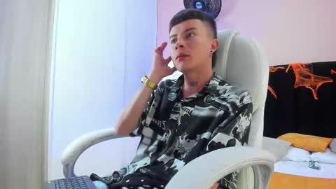 Snapshot of nascary_fox chatting on 10-12-25, 01:10 Nascary Fox online show from 10-12-25, 01:10