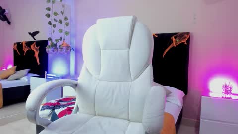 Snapshot of nascary_fox chatting on 10-24-25, 08:49 Nascary Fox online show from 10-24-25, 08:49