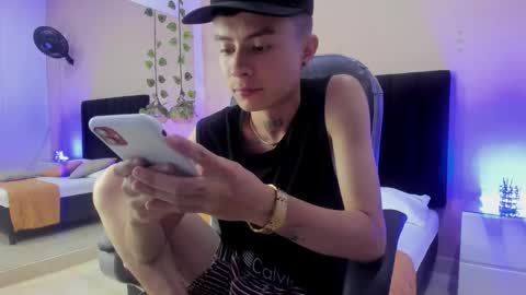 Snapshot of nascary_fox chatting on 11-04-25, 08:30 Nascary Fox online show from 11-04-25, 08:30