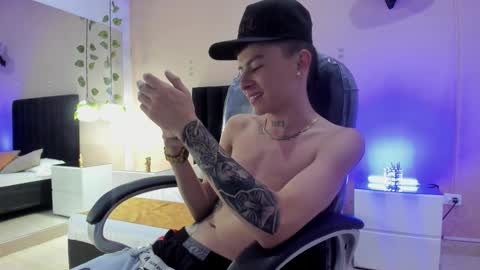 Snapshot of nascary_fox chatting on 11-15-25, 08:16 Nascary Fox online show from 11-15-25, 08:16