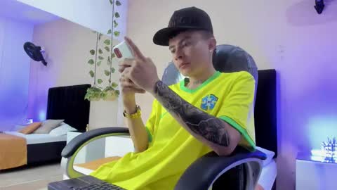 Snapshot of nascary_fox chatting on 11-16-25, 01:28 Nascary Fox online show from 11-16-25, 01:28