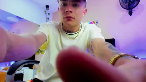 Snapshot of nascary_fox chatting on 11-26-25, 07:59 Nascary Fox online show from 11-26-25, 07:59