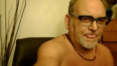 Daddy online show from 01-28-25, 05:00