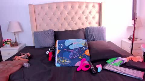 Natalia online show from 09-26-25, 03:21