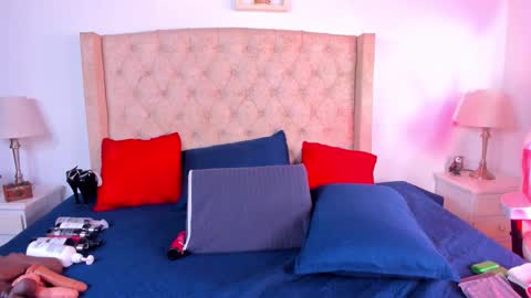 Natalia online show from 09-30-25, 04:06