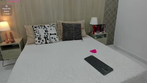 Snapshot of natalia_delgado chatting on 09-29-25, 03:44 Natalia online show from 09-29-25, 03:44