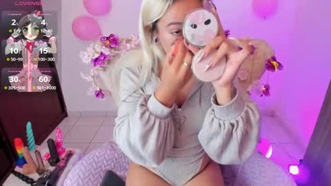 Snapshot of nataliahenao_69 chatting on 10-14-25, 04:57 Nataliua Henao online show from 10-14-25, 04:57