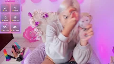 Snapshot of nataliahenao_69 chatting on 11-15-25, 05:31 Nataliua Henao online show from 11-15-25, 05:31