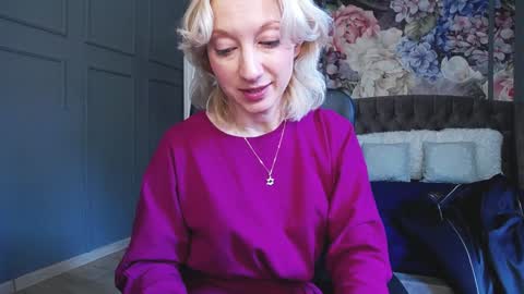 Natalie online show from 12-17-24, 07:40