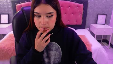 natalie  online show from 10-02-25, 02:51