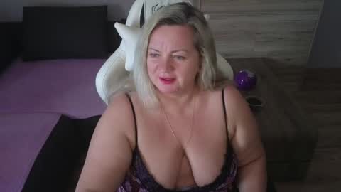 Snapshot of natascha1202 chatting on 12-22-24, 10:17 Natalli online show from 12-22-24, 10:17