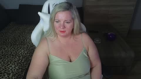 Snapshot of natascha1202 chatting on 01-02-25, 10:11 Natalli online show from 01-02-25, 10:11