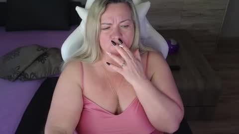 Snapshot of natascha1202 chatting on 02-20-25, 08:17 Natalli online show from 02-20-25, 08:17