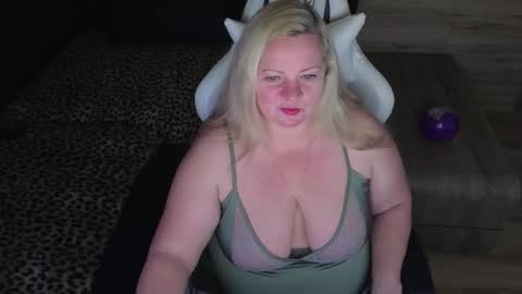 Snapshot of natascha1202 chatting on 10-20-25, 08:09 Natalli online show from 10-20-25, 08:09