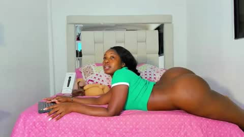 Snapshot of natasha_joyy chatting on 10-21-25, 01:06 SARA online show from 10-21-25, 01:06