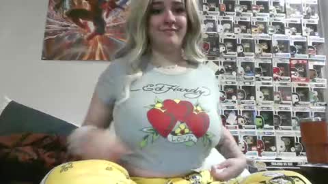 Snapshot of natbaby2002 chatting on 11-18-25, 01:11 natbaby2002 online show from 11-18-25, 01:11