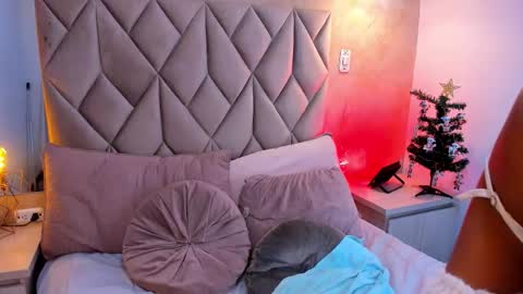 NATH QUIM online show from 11-24-25, 08:30