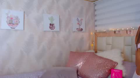 Nathalie Rose online show from 11-21-25, 09:08