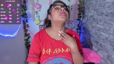 Snapshot of nathasha_jhonsom_ chatting on 12-20-25, 08:10 Naty online show from 12-20-25, 08:10